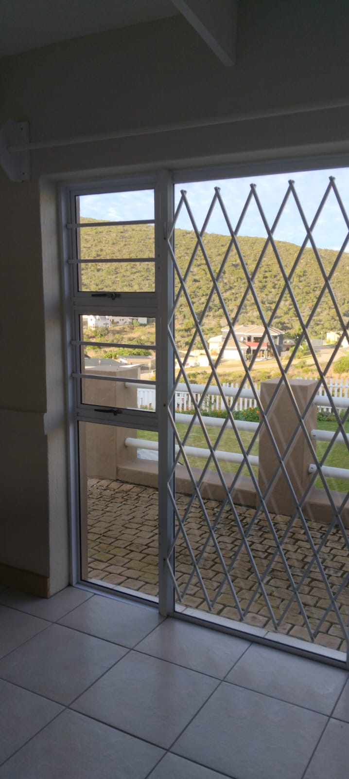 To Let 3 Bedroom Property for Rent in Island View Western Cape